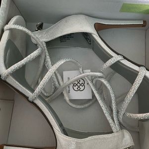 Don’t match dress to high for me to walk in